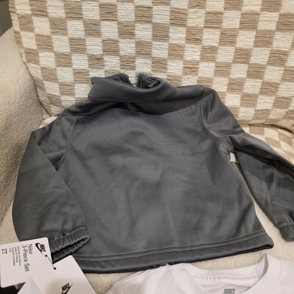 Nike 3-Piece Essential Track Suit Set Size 2T Gray, White NWT! - Picture 10 of 16